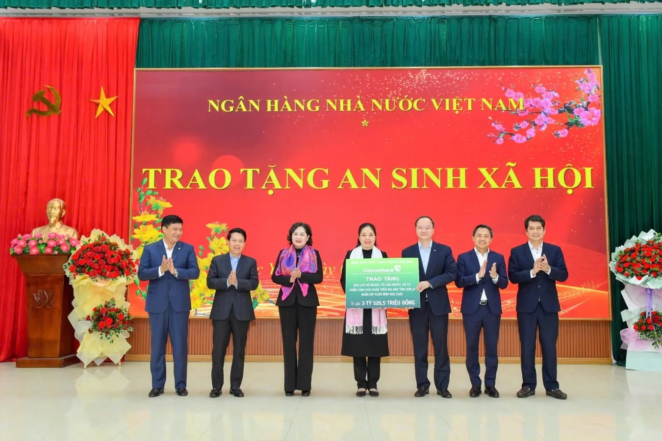 Vietcombank tiếp tục hành trình mang Tết ấm đến với đồng bào