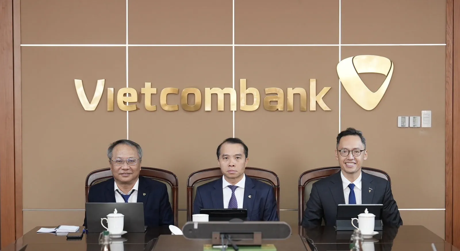 Đại diện Vietcombank trao đổi trực tuyến với các nhà đầu tư về kết quả hoạt động kinh doanh quý IV năm 2025
