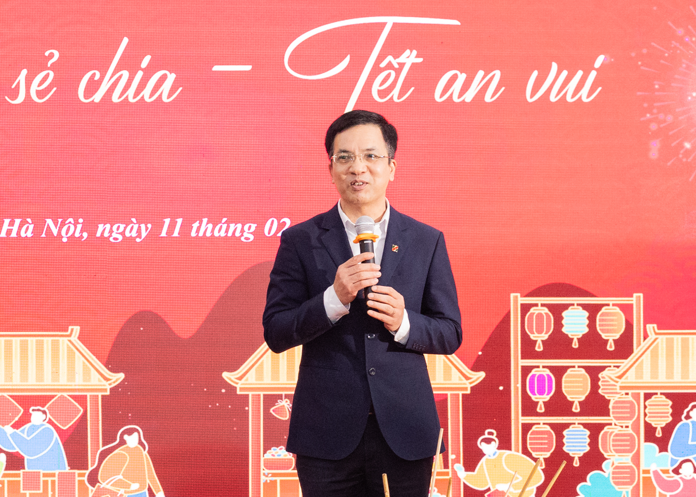 Đồng chí Nguyễn Trung Dũng – Phó Chủ tịch thường trực Công đoàn Agribank phát biểu tại Phiên chợ