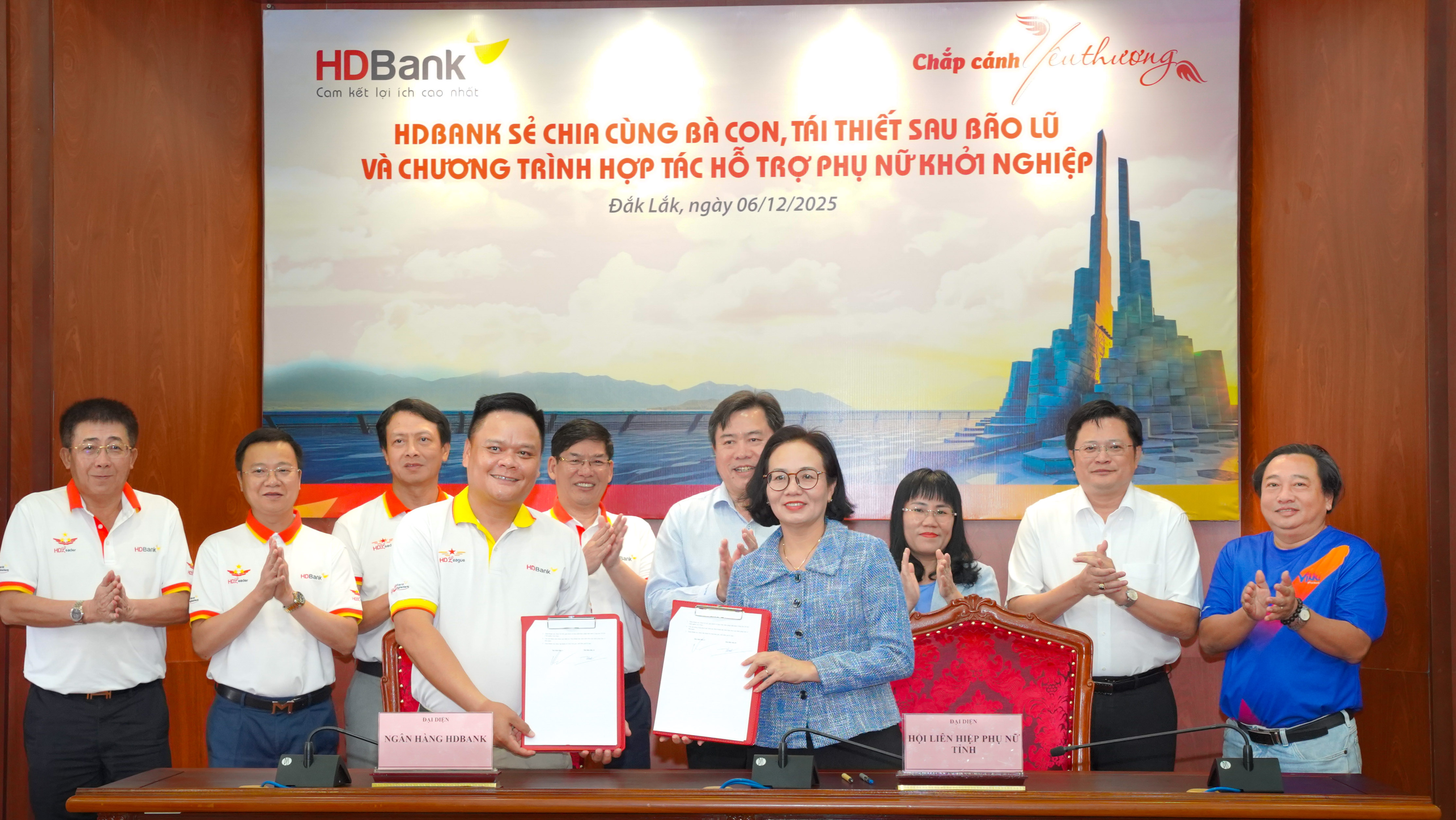 HDBank và Hội Liên hiệp Phụ nữ tỉnh Đắk Lắk ký hợp tác triển khai chương trình Phụ nữ khởi nghiệp và Vượt khó thành công. 