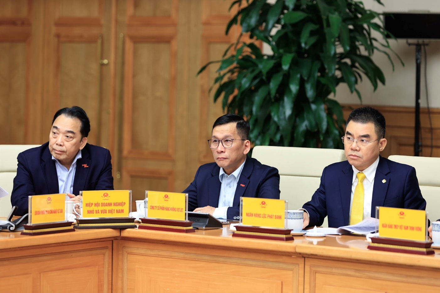 Ông Hồ Nam Tiến - Chủ tịch HĐQT LPBank (ngoài cùng bên phải) tại sự kiện