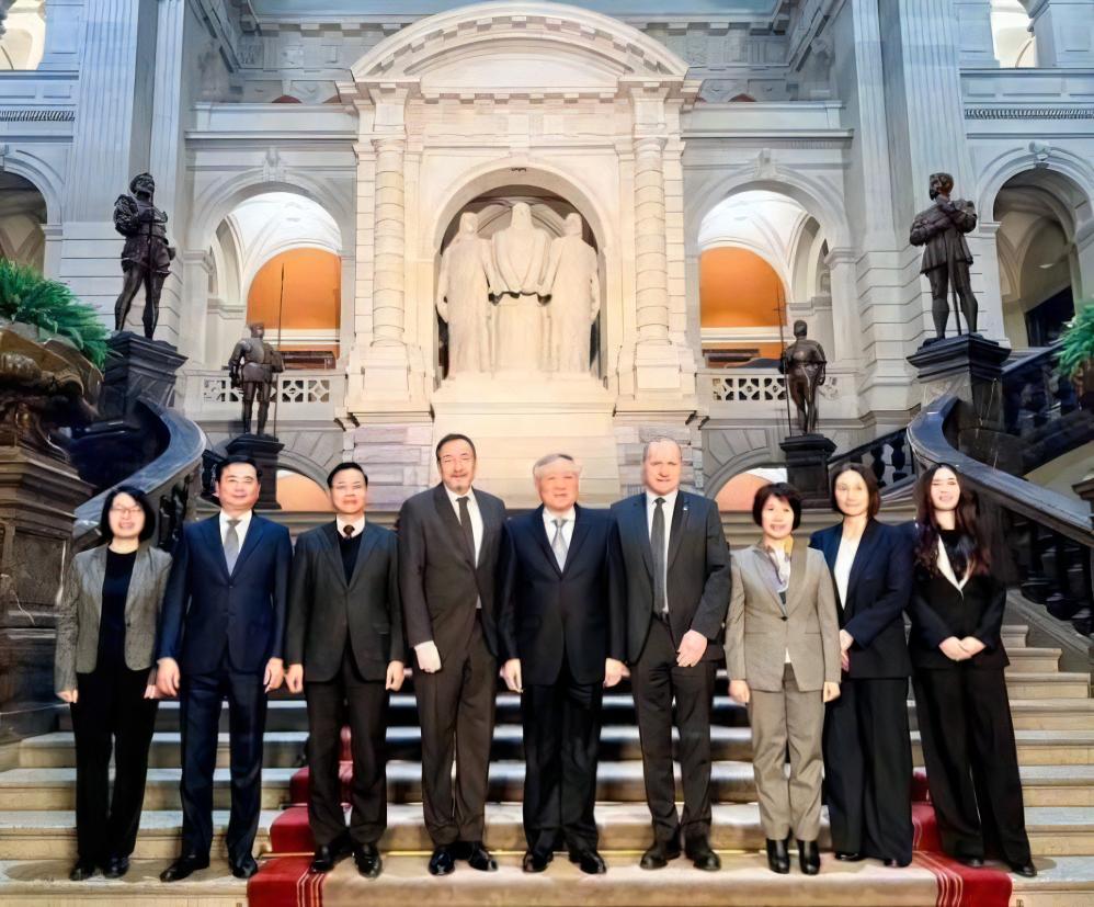 Phó Thống đốc Phạm Thanh Hà cùng Phó Thủ tướng và đoàn công tác gặp Chủ tịch hạ viện Thụy Sỹ Pierre André