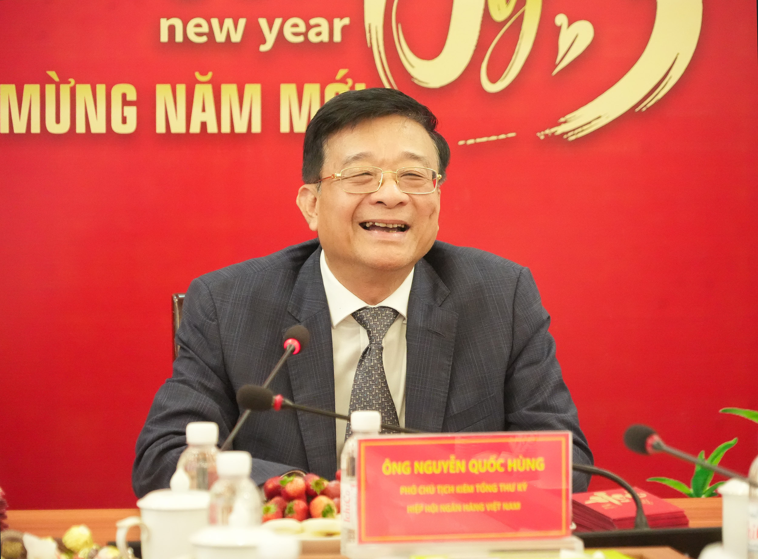 cán bộ