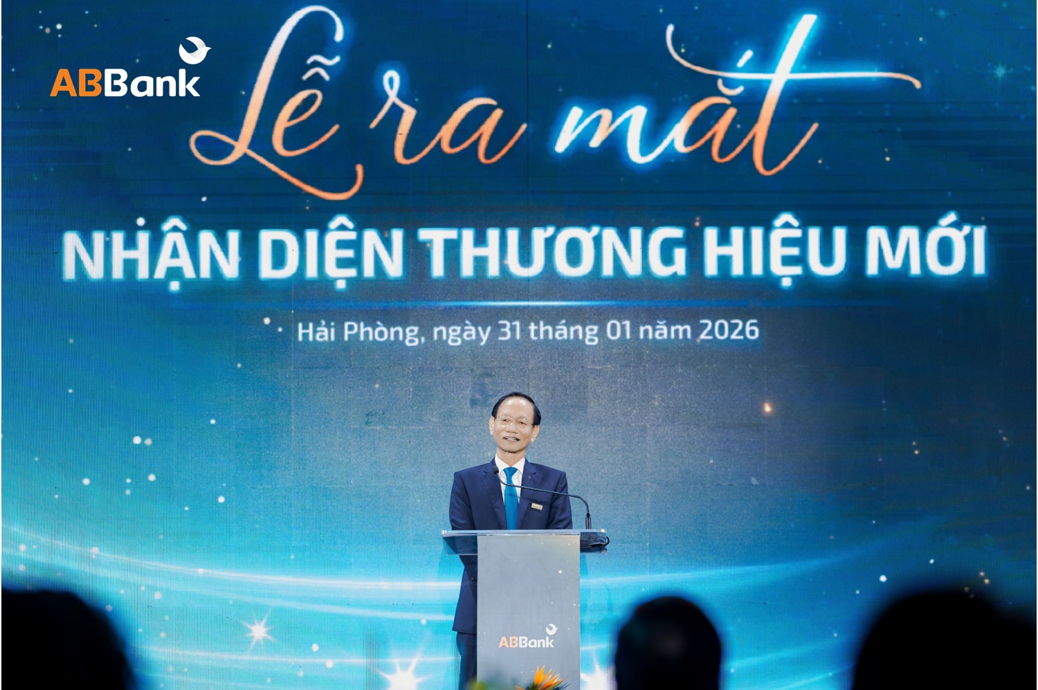 Chủ tịch HĐQT ABBank Vũ Văn Tiền báo cáo về kết quả kinh doanh năm 2025 của ngân hàng