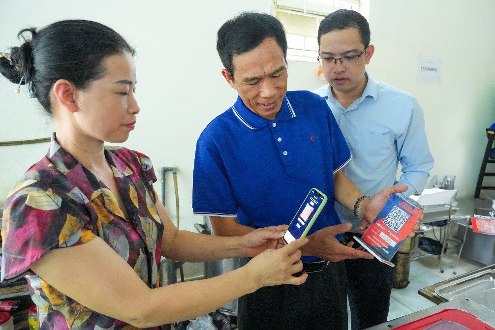 Co-opBank đồng hành cùng hệ thống QTDND triển khai các sản phẩm dịch vụ ngân hàng hiện đại, đẩy mạnh thanh toán không dùng tiền mặt. (Ảnh minh họa)