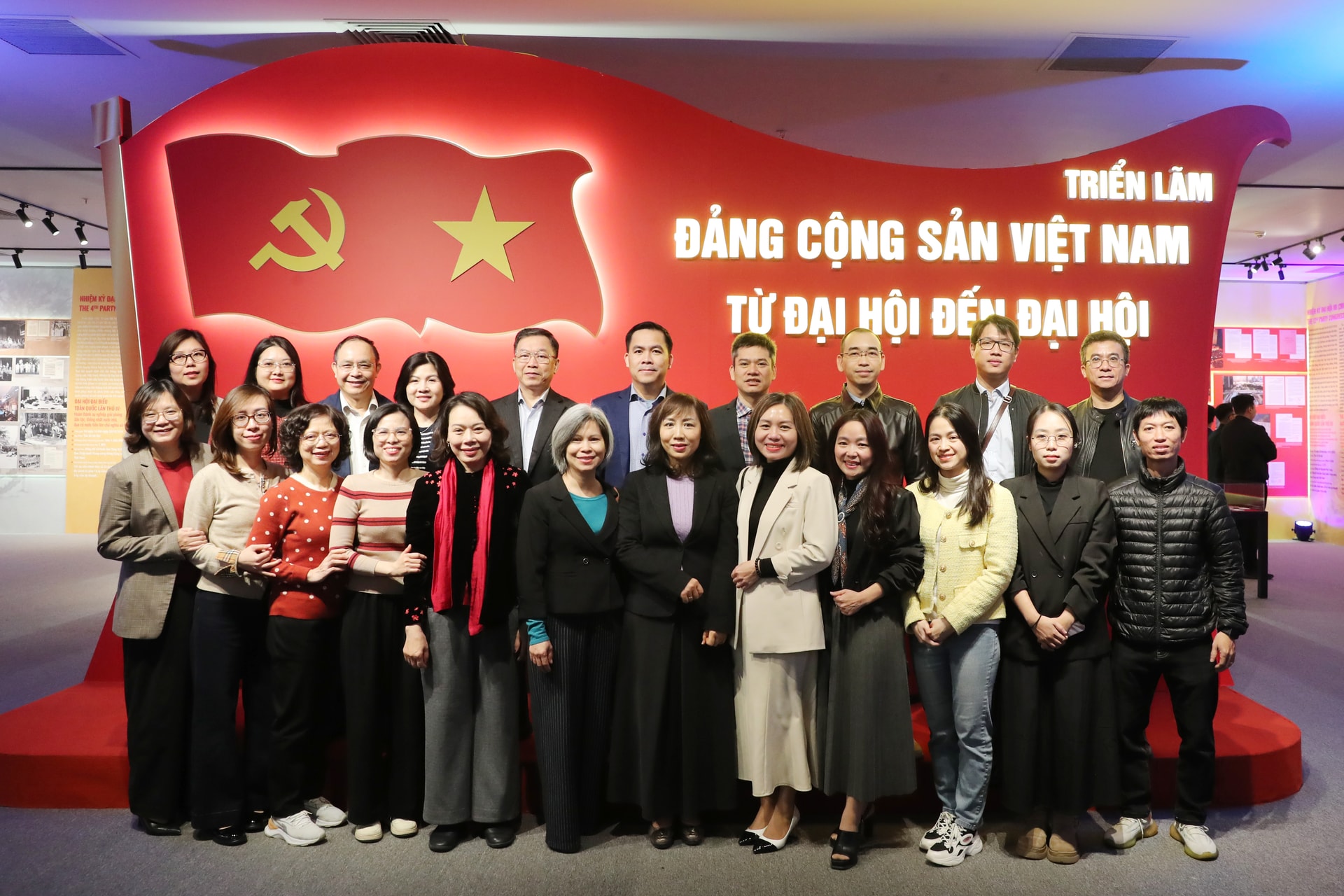 Chi bộ Cơ quan Thường trực Hiệp hội Ngân hàng Việt Nam tổ chức sinh hoạt chuyên đề gắn với Triển lãm Đại hội XIV của Đảng.