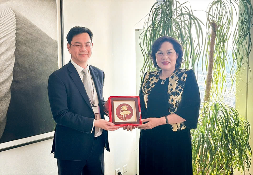 Thống đốc Nguyễn Thị Hồng gặp song phương với Ông Chia Der Jiun, Giám đốc Điều hành Cơ quan Tiền tệ Singapore