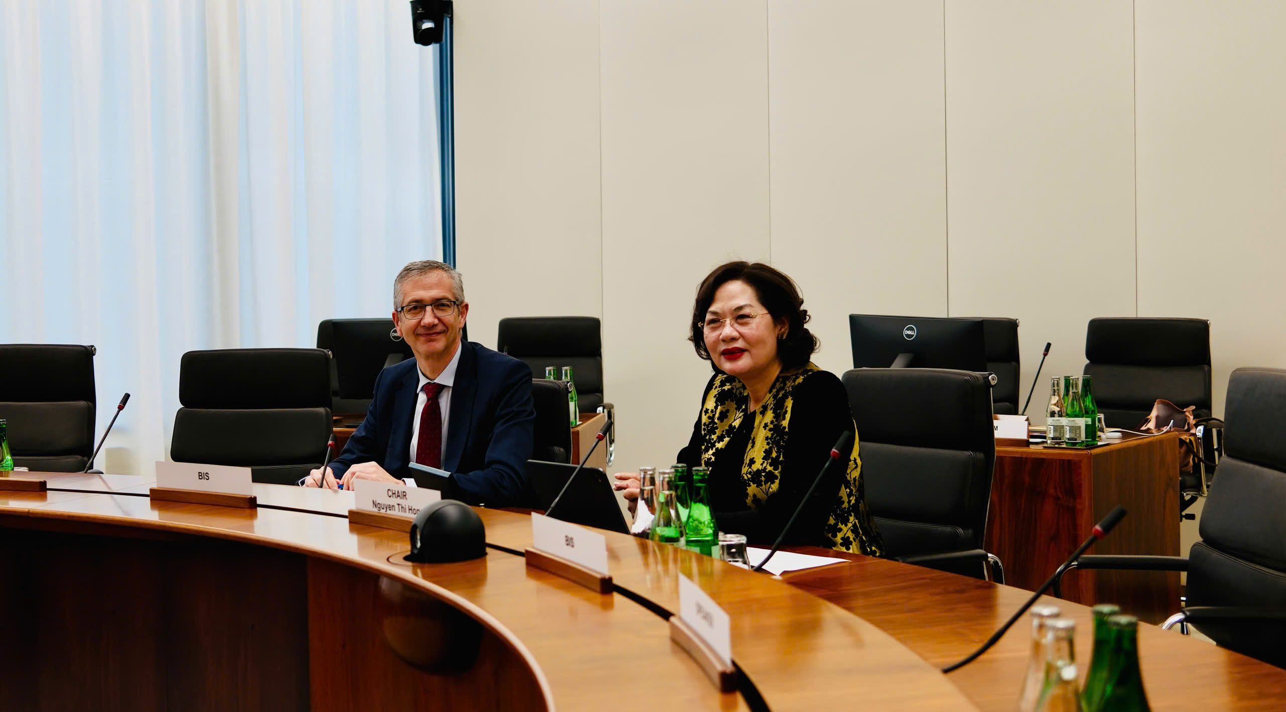Thống đốc Nguyễn Thị Hồng và Tổng Giám đốc BIS Pablo Hernadez de Cos tại Hội nghị ACC