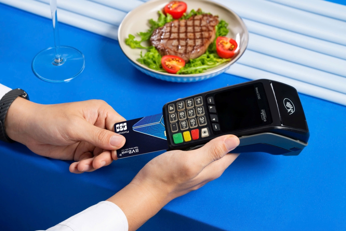 Ngoài chương trình hoàn tiền và quay số dự thưởng, chủ thẻ tín dụng BVBank JCB còn được hưởng các ưu đãi tại một số đối tác trong lĩnh vực nghỉ dưỡng, mua sắm và dịch vụ.