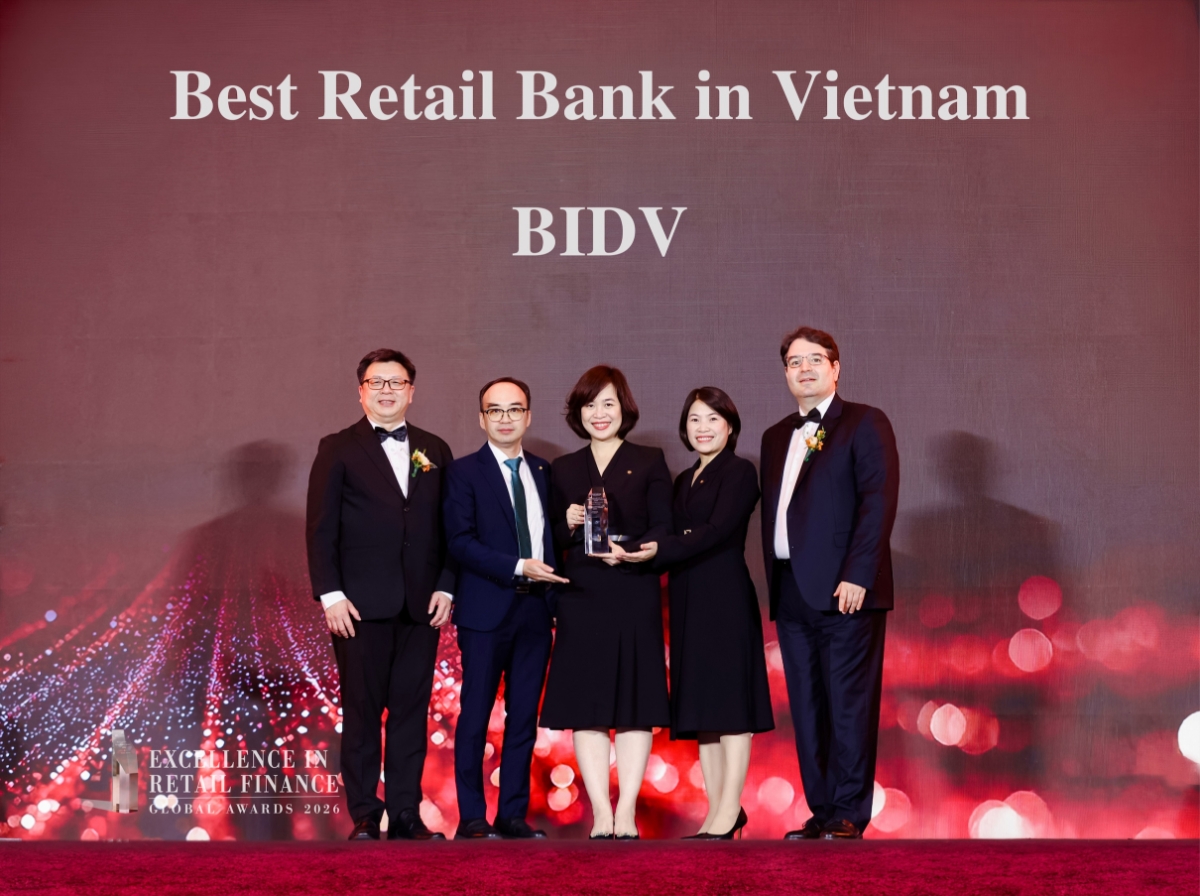 The Asian Banker trao giải thưởng Ngân hàng Bán lẻ tốt nhất Việt Nam 2026 cho đại diện BIDV. Ảnh: BIDV.