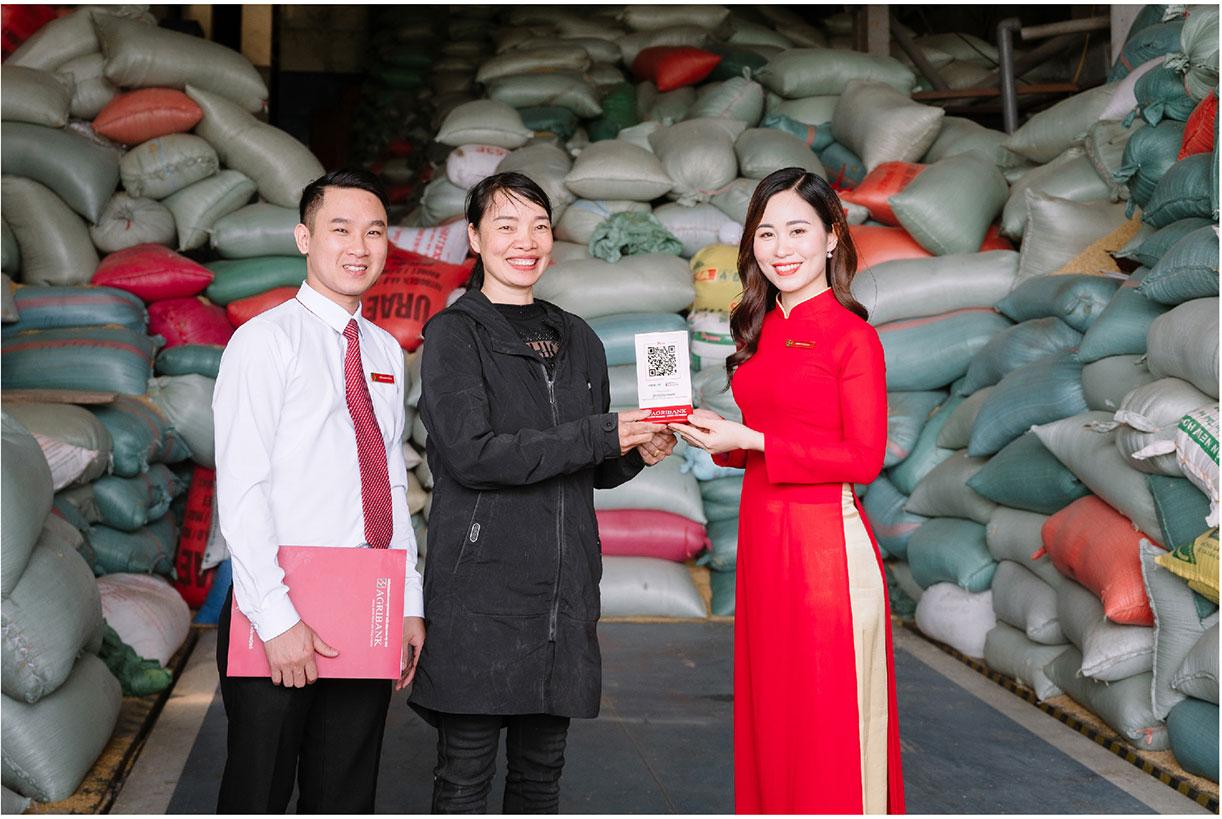 Agribank cam kết sẽ hỗ trợ doanh nghiệp SMEs tiếp cận nguồn vốn lãi suất thấp, thủ tục đơn giản nhằm giảm áp lực tài chính và tối ưu hoạt động để đồng hành cùng doanh nghiệp phát triển