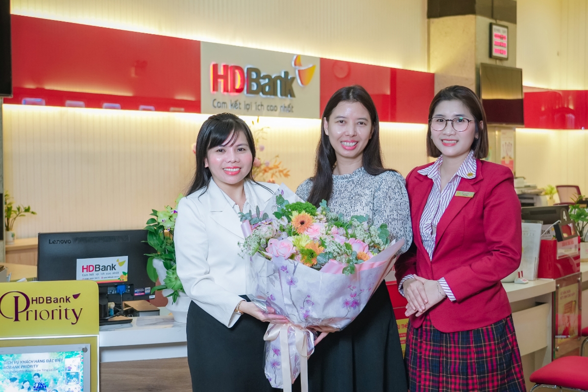 Chị Lê Quang Hạnh Phúc (TP.HCM) đã trở thành chủ nhân của giải thưởng lớn nhất - Sổ tiết kiệm 3 tỷ đồng. Ảnh: HDBank.