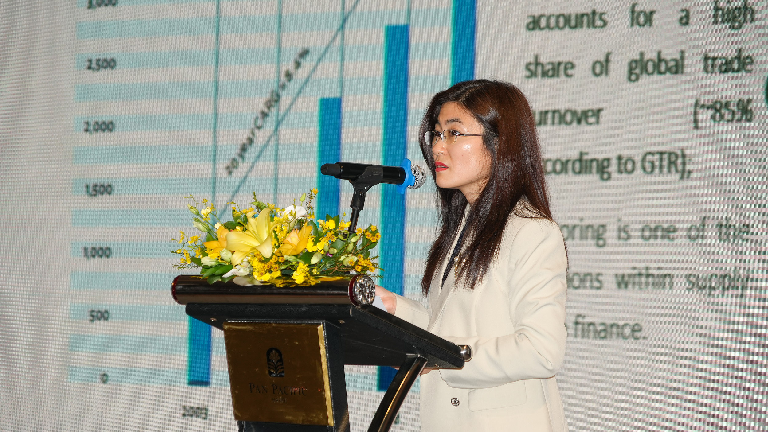 Bà Nguyễn Thu Hằng, Phó phòng, Phòng Chính sách Sản phẩm Bán buôn, Vietcombank