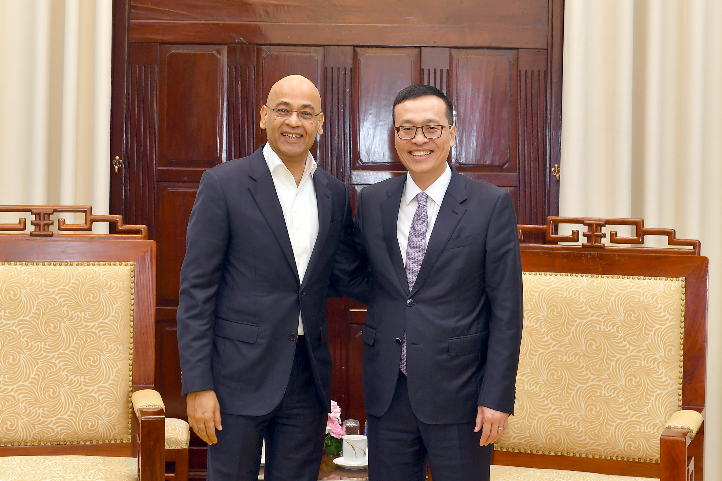 Phó Thống đốc NHNN Phạm Quang Dũng và ông Amol Gupte - Tổng Giám đốc điều hành Citibank khu vực Nam Á tại buổi làm việc