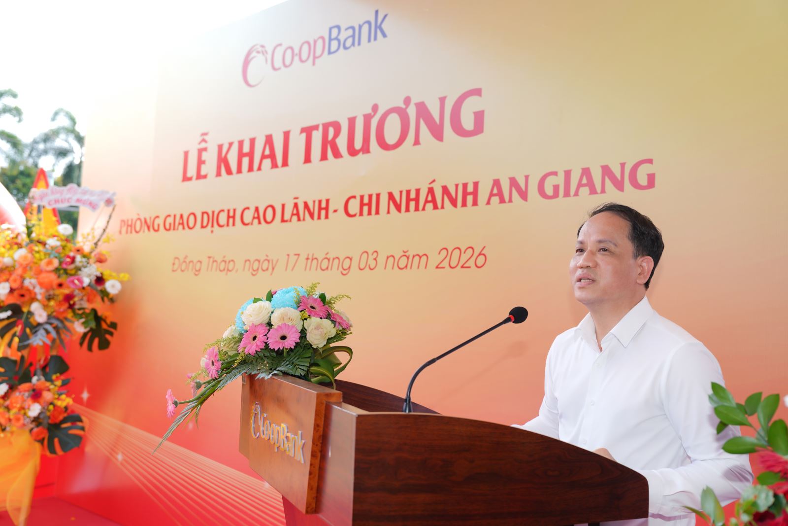 Ông Phạm Minh Tú - Giám đốc NHNN khu vực 13 phát biểu tại buổi lễ
