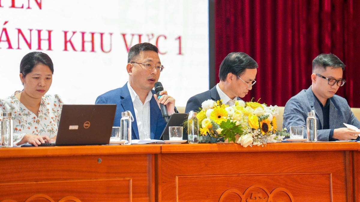 Ông Mai Thế Anh – Phó Chánh văn phòng Văn phòng NHNN trao đổi về quy trình tiếp nhận và giải quyết thủ tục hành chính trên hệ thống