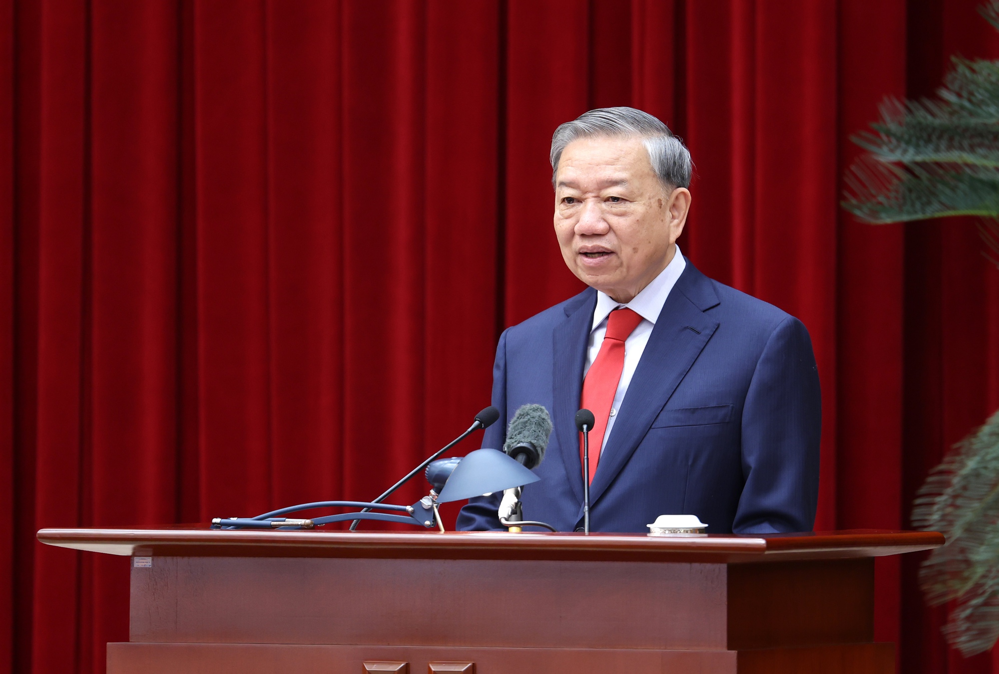 Tổng Bí thư Tô Lâm phát biểu khai mạc Hội nghị lần thứ hai Ban Chấp hành Trung ương Đảng khoá XIV (Ảnh: VGP/Đức Tuân)