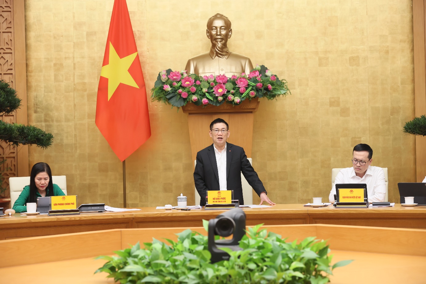 Phó Thống đốc NHNN Phạm Quang Dũng tham dự cuộc họp