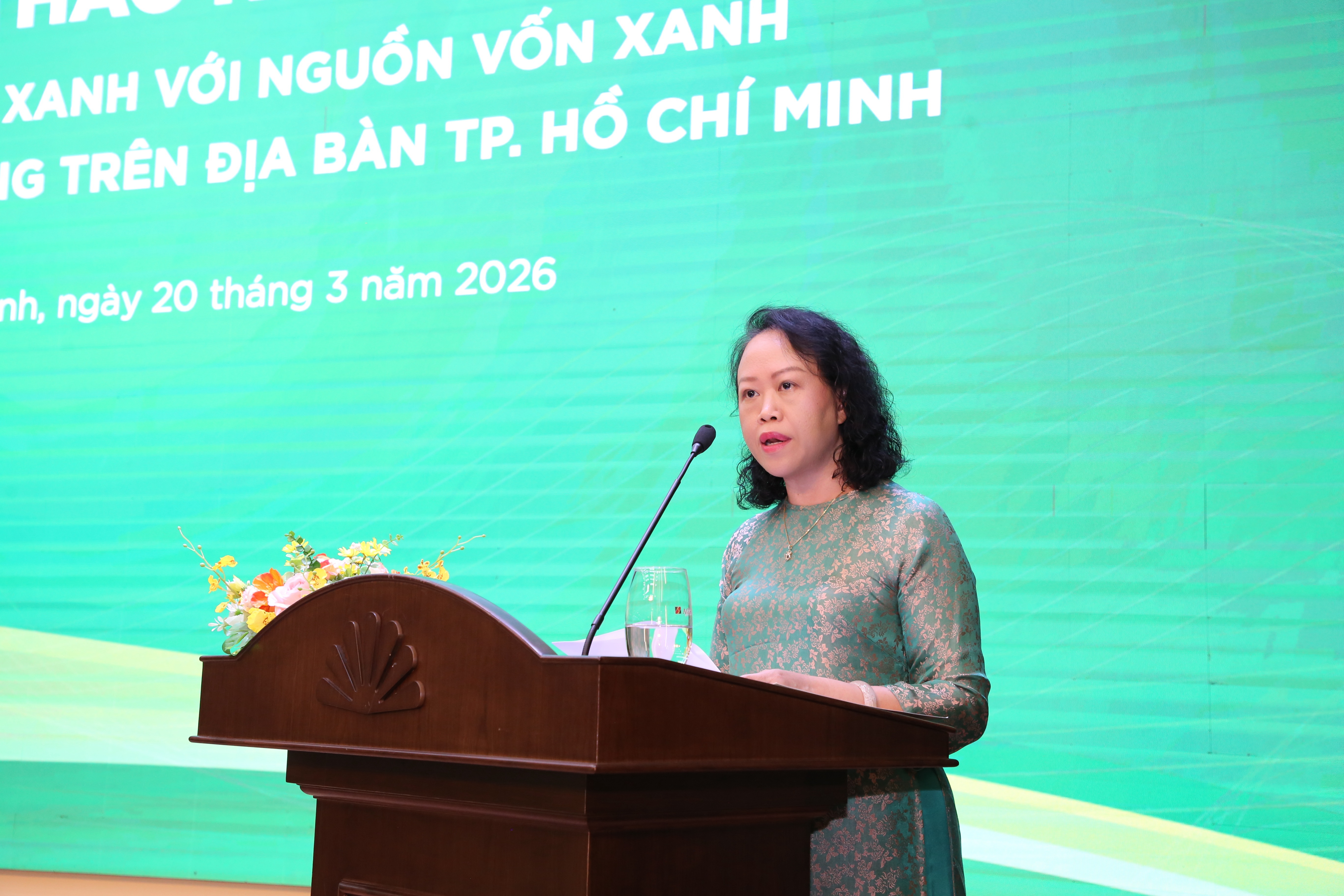 Bà Trần Thị Ngọc Liên, Phó Giám đốc NHNN chi nhánh Khu vực 2 phát biểu định hướng nội dung Hội thảo