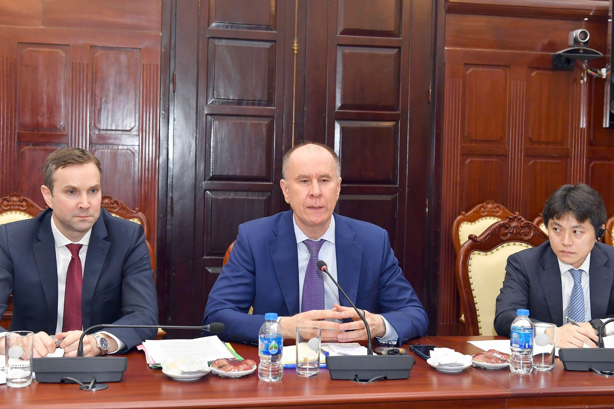 Ông Martin Sommer - Trưởng đoàn Cán bộ IMF phát biểu tại buổi làm việc