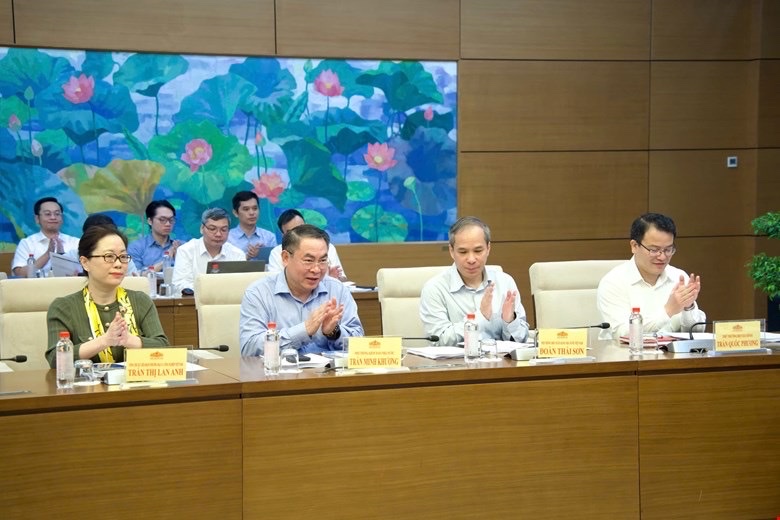 Phó Thống đốc Đoàn Thái Sơn tham dự phiên họp