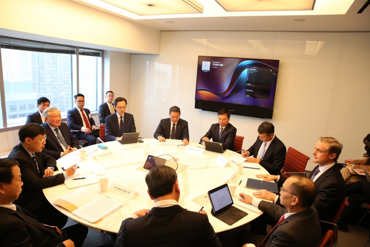 Phó Thủ tướng Thường trực cùng Đoàn công tác tiếp Chủ tịch Quỹ đầu tư Warburg Pincus