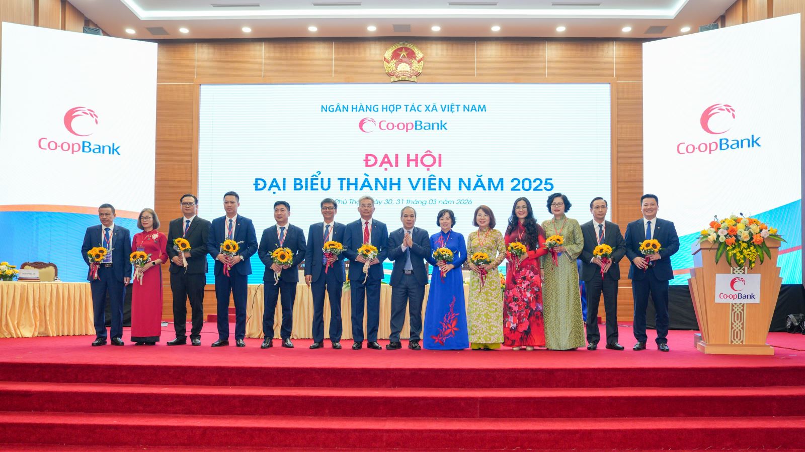 Hội đồng quản trị và Ban Kiểm soát Co-opBank nhiệm kỳ 2026 - 2031 ra mắt tại Đại hội. Ông Nguyễn Quốc Cường tiếp tục trúng cử Chủ tịch Hội đồng quản trị Co-opBank.