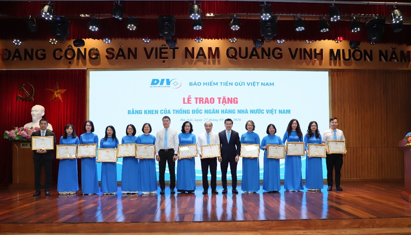 Các cá nhân được tặng Bằng khen của Thống đốc NHNN