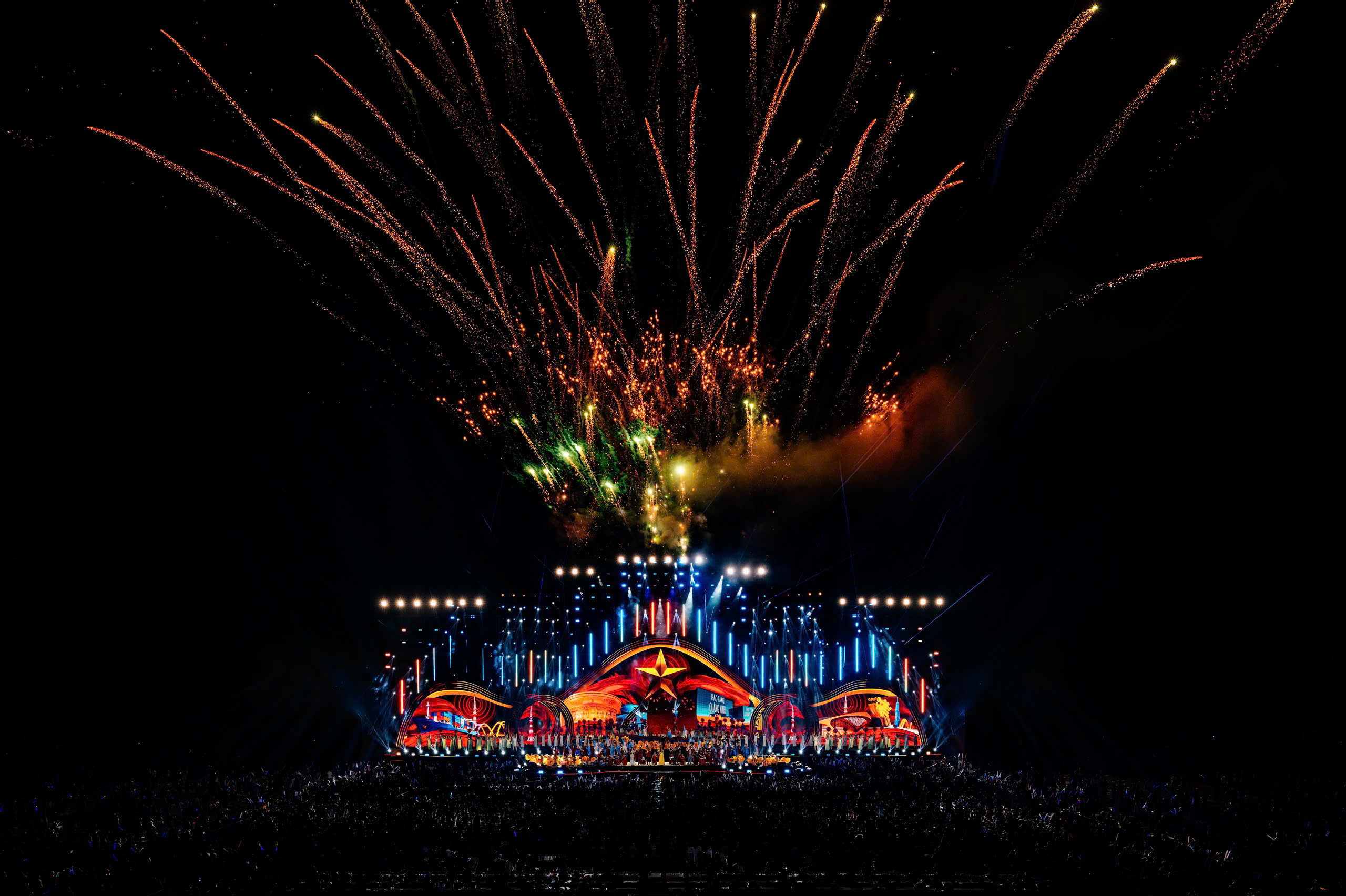 Toàn cảnh sân khấu chương trình