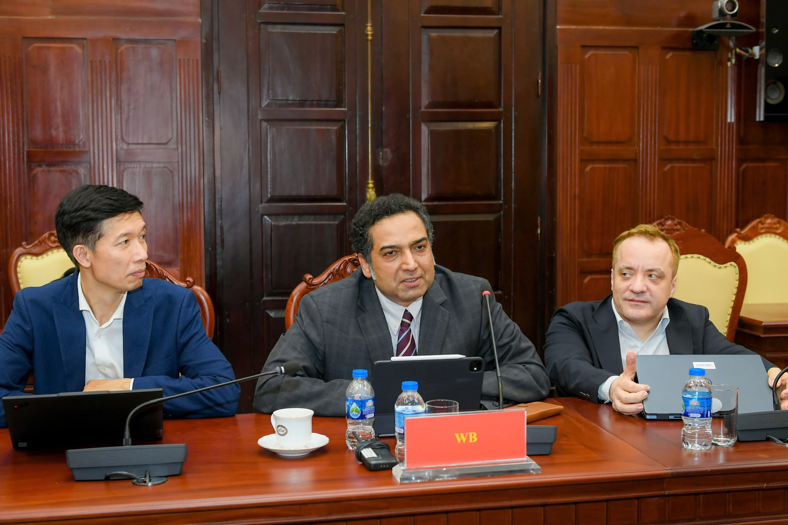 Đại diện WB trao đổi tại buổi làm việc