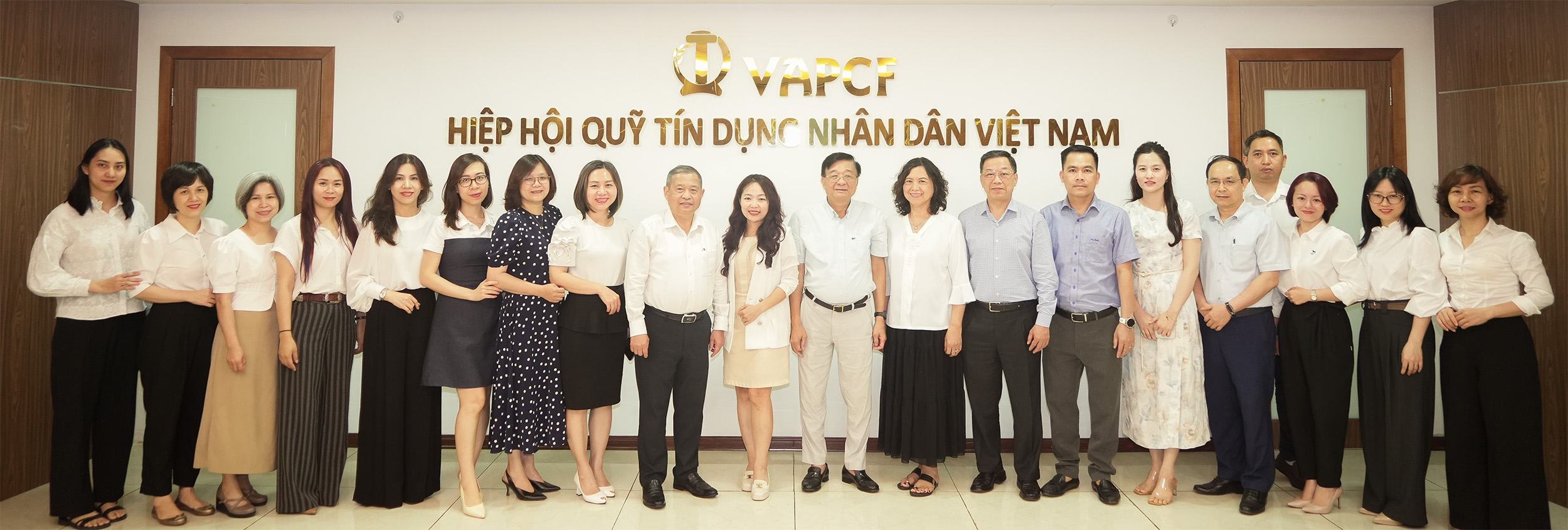 VNBA cùng VAPCF chụp ảnh lưu niệm