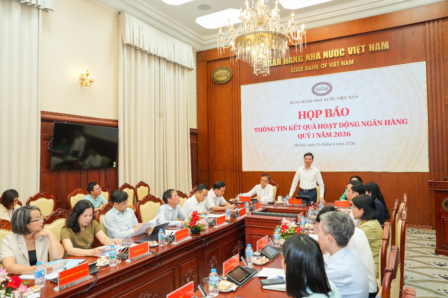 Phó Thống đốc Phạm Thanh Hà chủ trì họp báo
