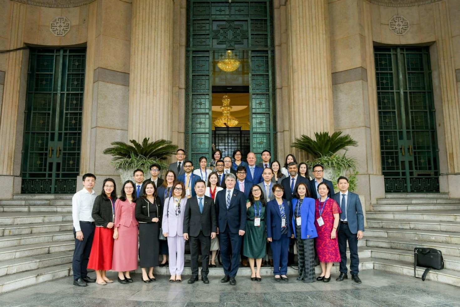 NHNN và Đoàn USABC chụp ảnh lưu niệm