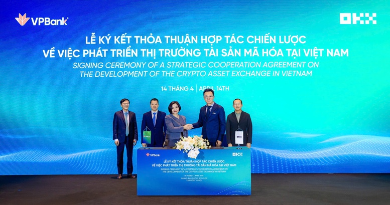 Đại diện VPBank và OKX ký biên bản thỏa thuận hợp tác chiến lược trong lĩnh vực tài sản số và ứng dụng công nghệ blockchain - Ảnh: VGP