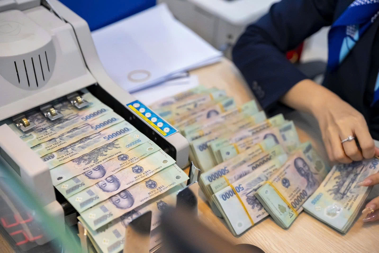 Ngân hàng tung gói "dịch vụ kép" cho hộ kinh doanh