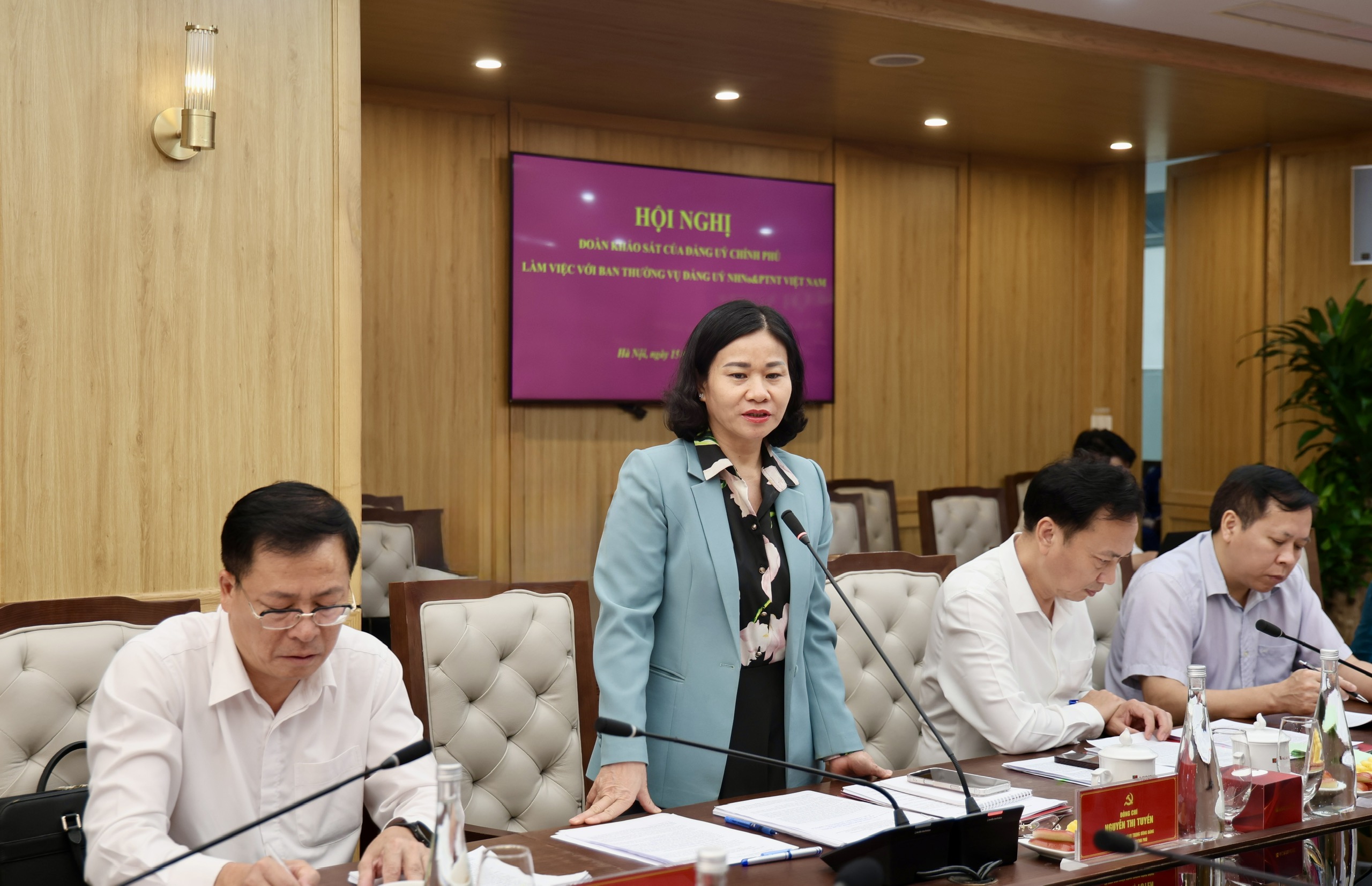 Đồng chí Nguyễn Thị Tuyến, Ủy viên Ban Chấp hành Trung ương Đảng, Phó Bí thư Đảng ủy Chính phủ, Trưởng Đoàn khảo sát phát biểu tại Hội nghị