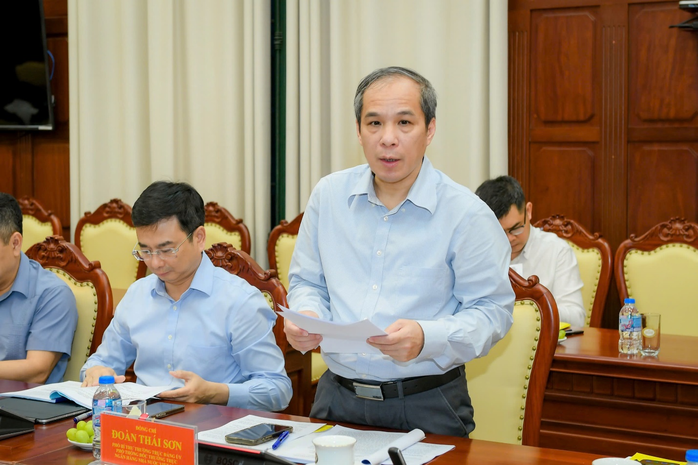 Phó Thống đốc Thường trực NHNN Đoàn Thái Sơn trình bày báo cáo tại buổi làm việc