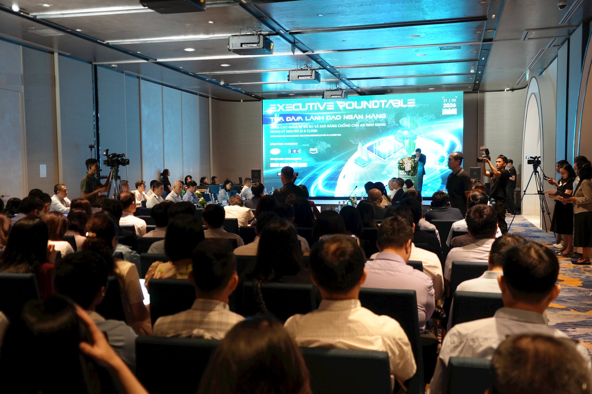Quang cảnh Toạ đàm lãnh đạo ngân hàng