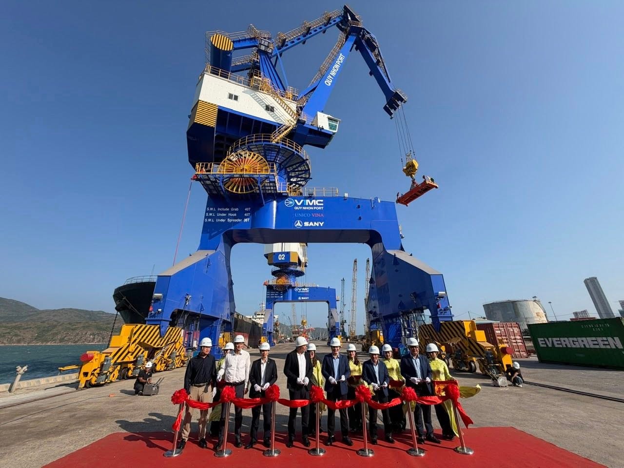 02 cần trục quay đa năng tại bến số 01 – Cảng Quy Nhơn chính thức được tiếp nhận và bàn giao