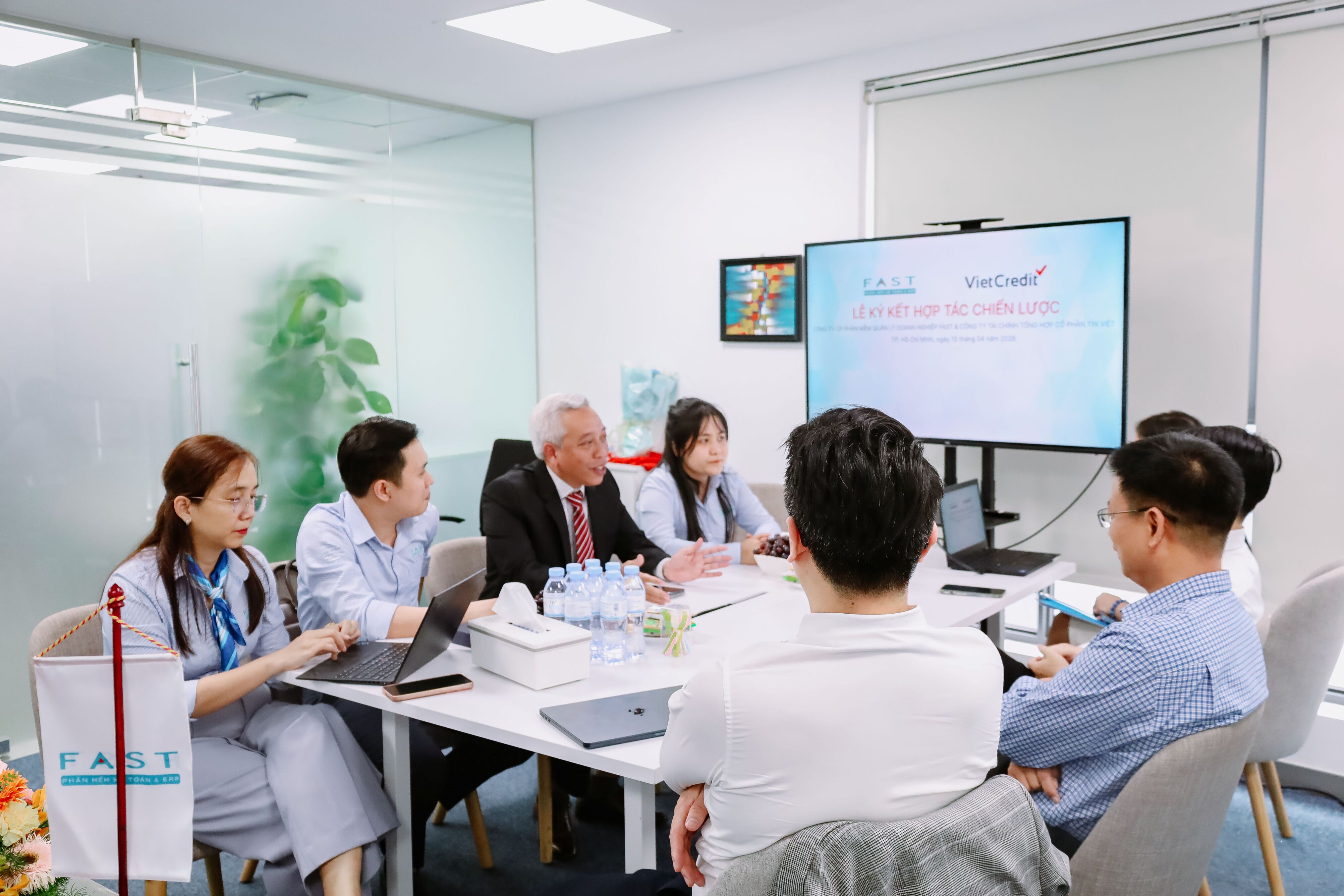 FAST và VietCredit thống nhất các phương án hợp tác triển khai giải pháp tài chính số.