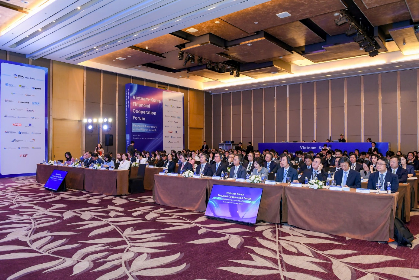 Toàn cảnh Diễn đàn Hợp tác tài chính Việt Nam – Hàn Quốc