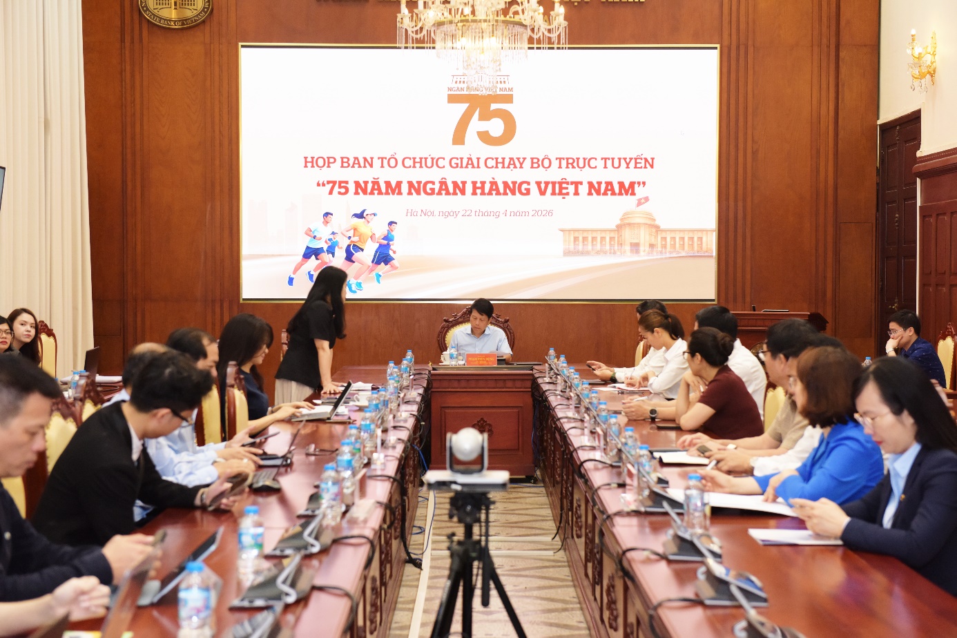 Phó Thống đốc NHNN Phạm Tiến Dũng chủ trì cuộc họp Ban tổ chức Giải chạy trực tuyến “75 năm Ngân hàng Việt Nam”, ngày 22/4/2026