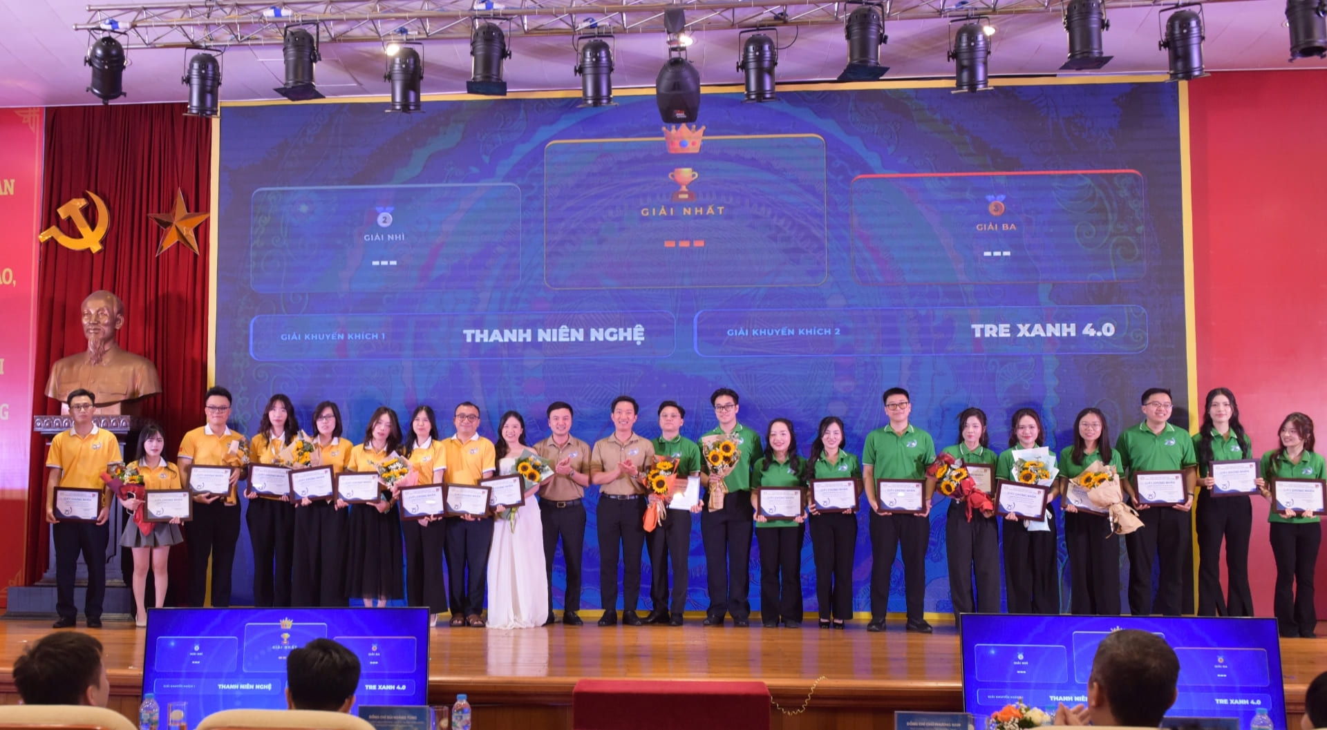 Đội “Thanh niên Nghệ” và “Tre xanh 4.0” đạt giải Khuyến Khích