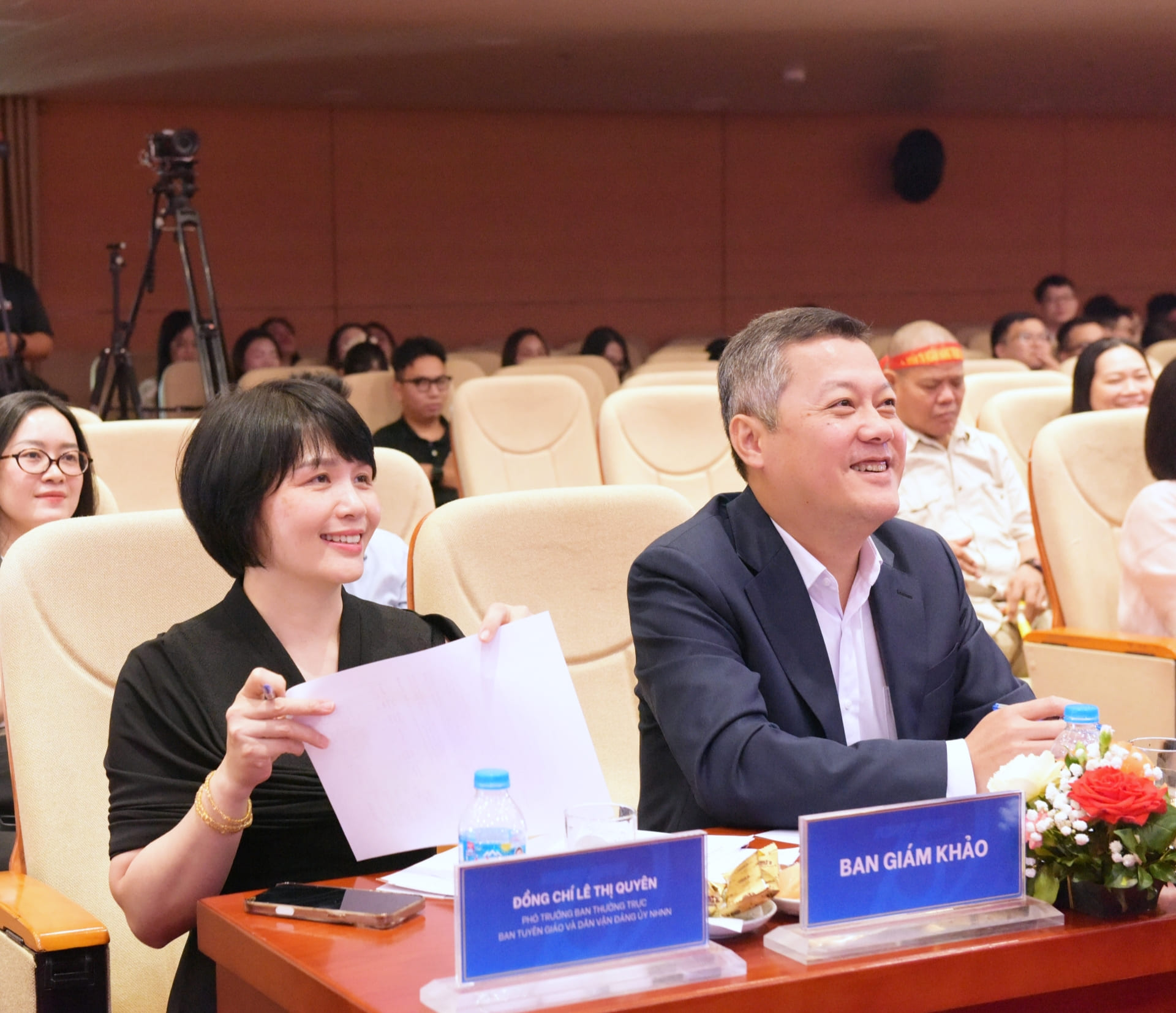 Ban giám khảo của Cuộc thi