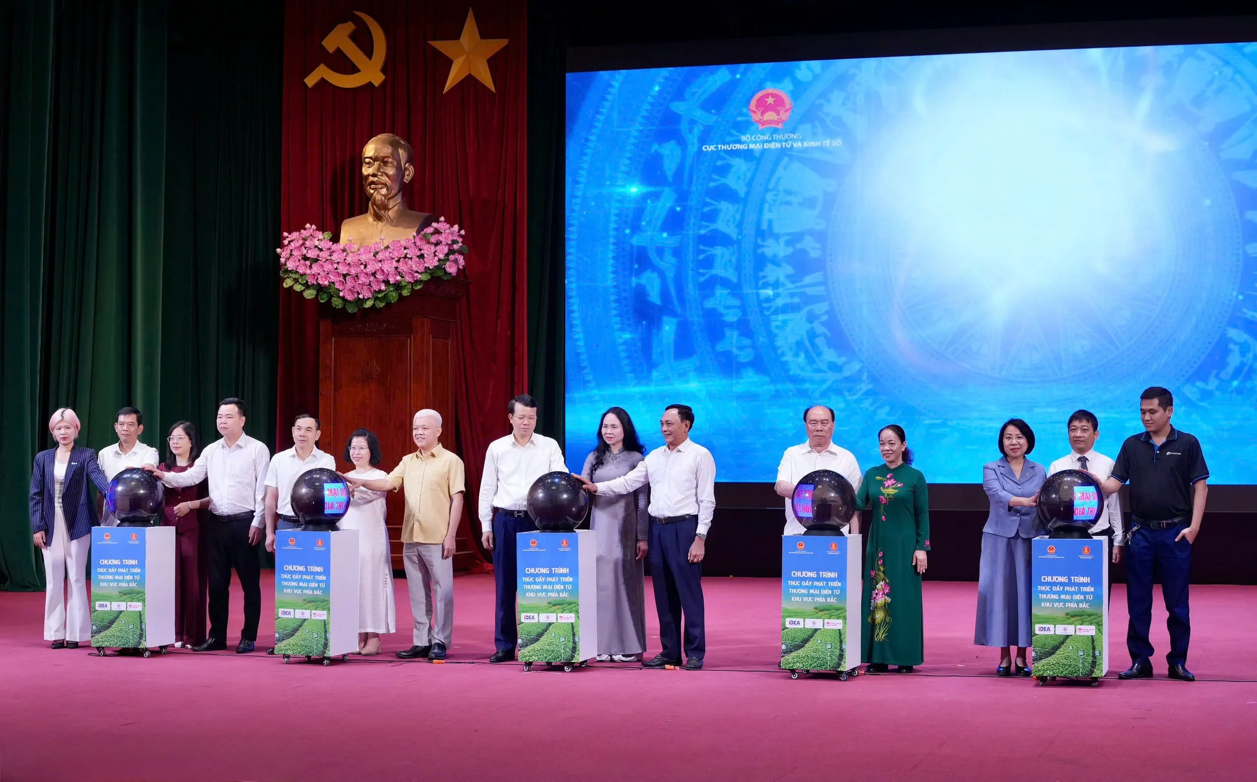 Vietcombank đồng hành cùng chương trình “Thúc đẩy thương mại điện tử khu vực phía Bắc”, lan tỏa giải pháp số tới tiểu thương