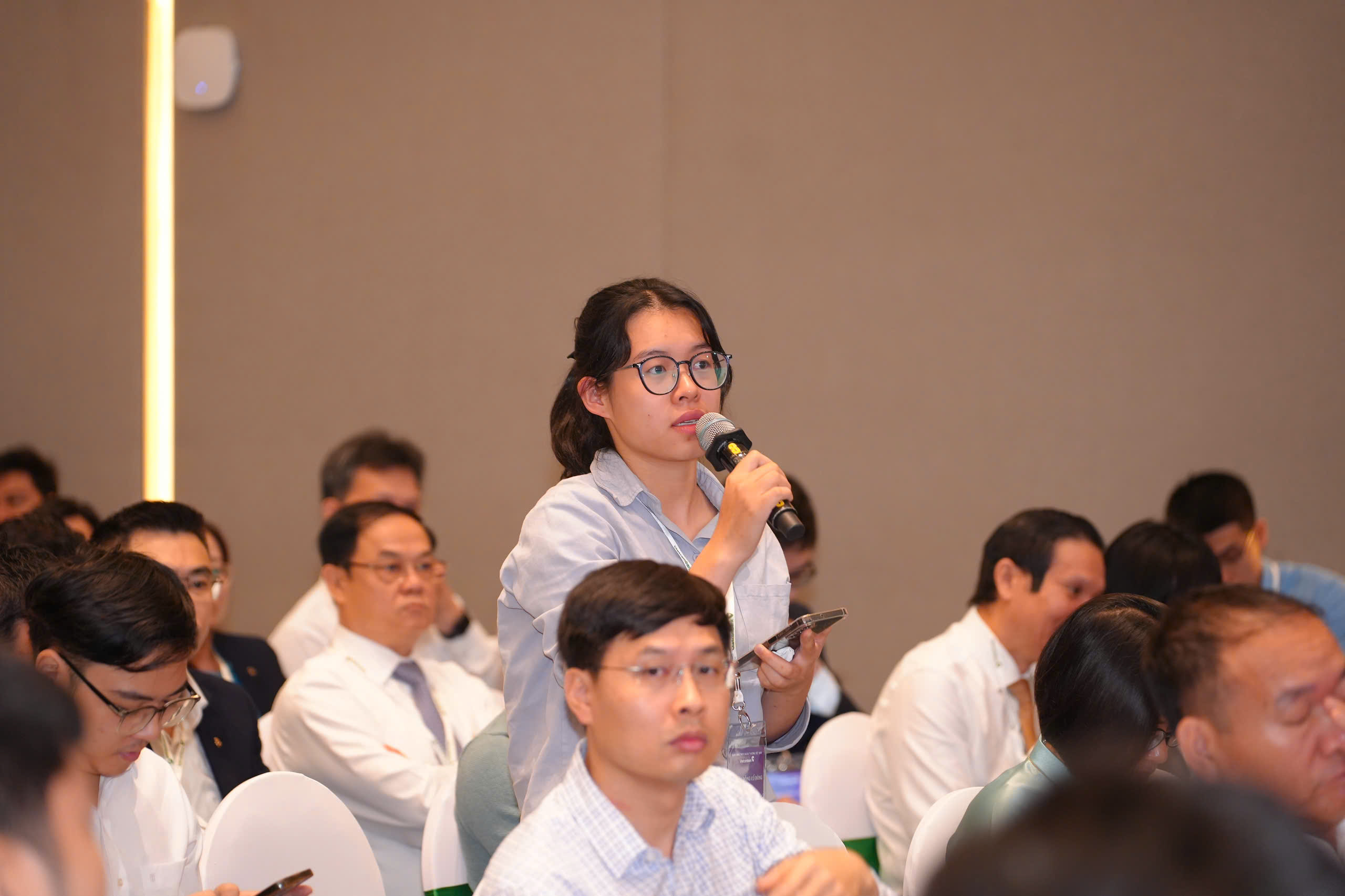 Phiên thảo luận tại ĐHĐCĐ 2026 ghi nhận nhiều ý kiến, câu hỏi trực tiếp từ cổ đông Vietcombank về hoạt động và định hướng phát triển của ngân hàng