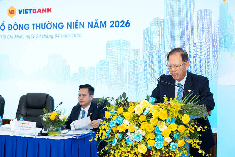 Ông Nguyễn Hữu Trung – Phó Chủ tịch HĐQT báo cáo tiến độ thực hiện tăng vốn điều lệ và việc niêm yết trên thị trường chứng khoán đối với cổ phiếu Vietbank