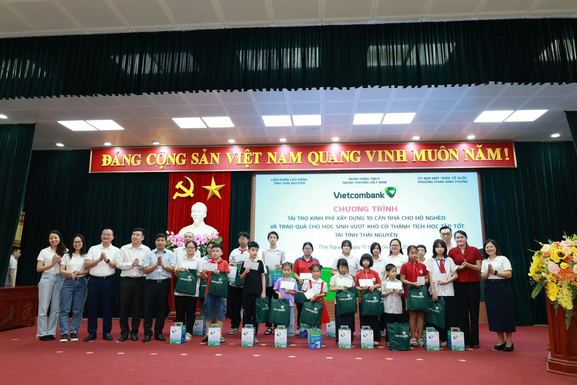 Vietcombank tài trợ 500 triệu đồng xây nhà đại đoàn kết tại Thái Nguyên