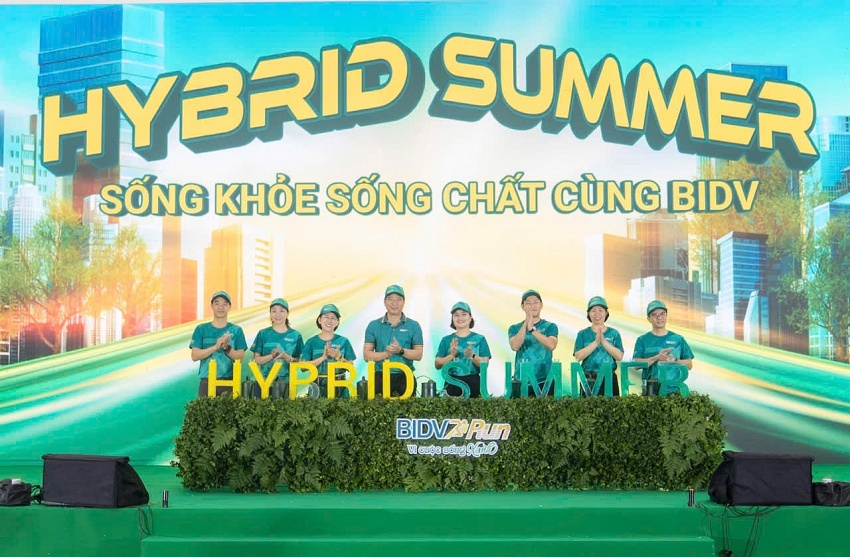 Đại diện Lãnh đạo BIDV và khách mời khởi động chiến dịch Hybrid Summer và giải chạy BIDV Run - Vì cuộc sống Xanh 2026