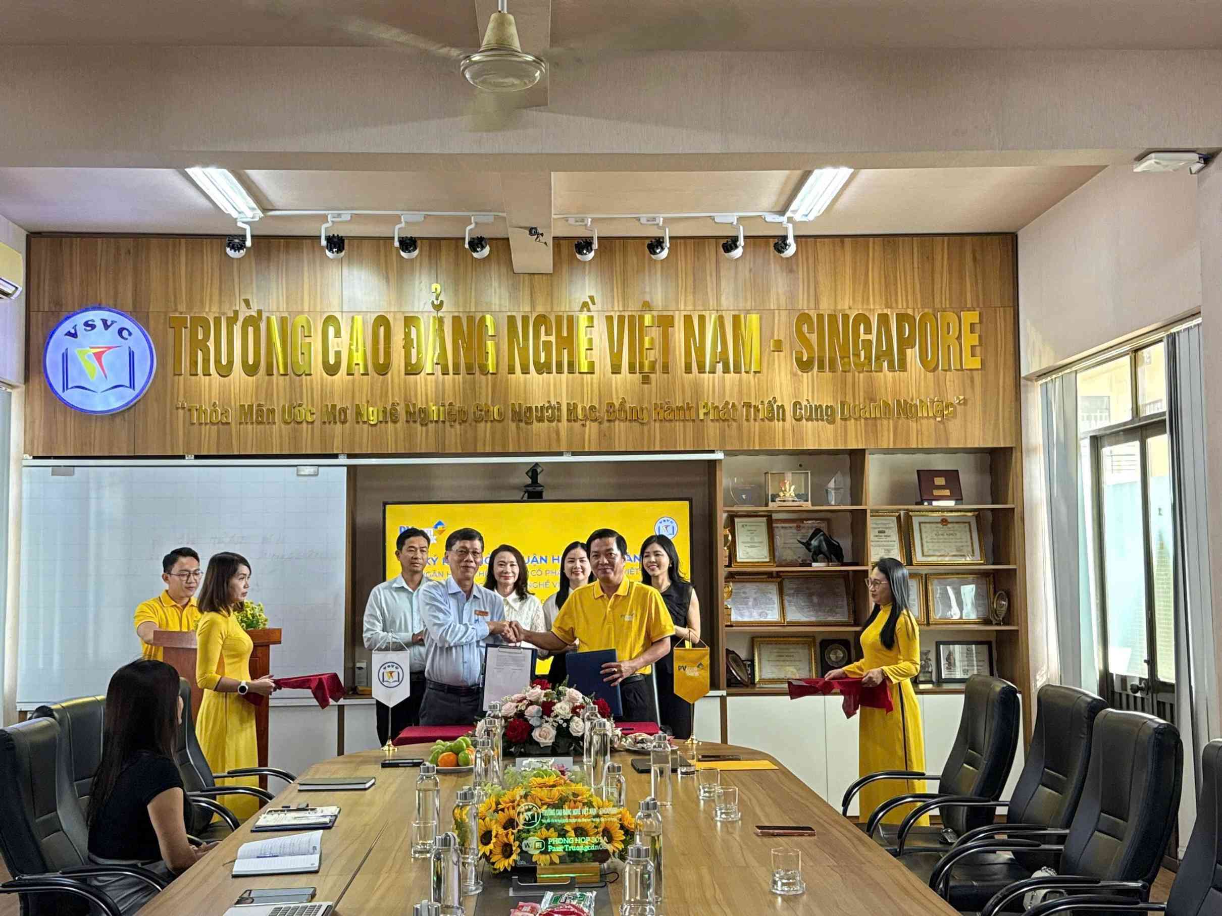 PVcomBank ký kết thỏa thuận hợp tác toàn diện với Trường Cao đẳng nghề Việt Nam – Singapore